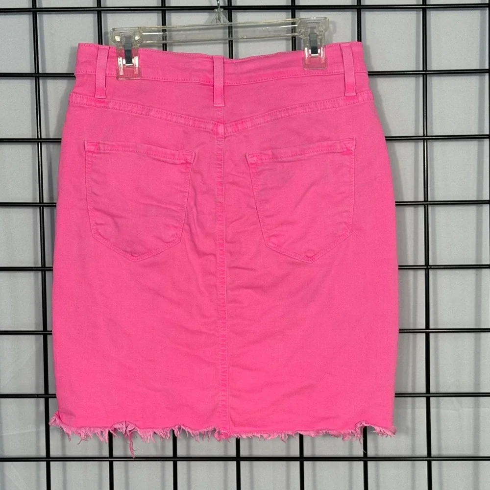 Vibrant MIU Skirt Womens Medium Neon Pink Distressed‎ Stretch Casual Festival